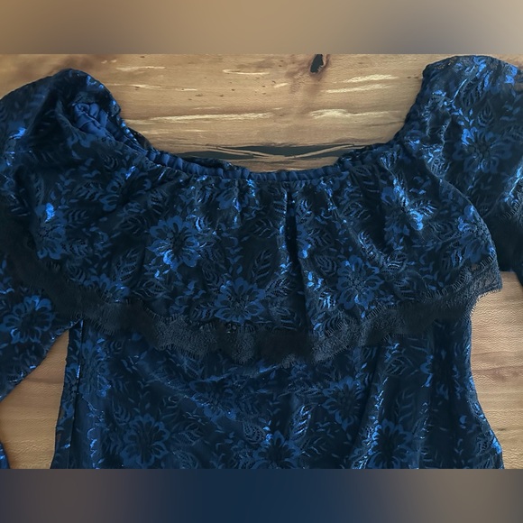 White House Black Market Blouse - Picture 4 of 16